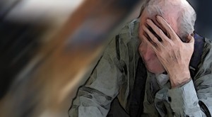 hombre mayor con Alzheimer