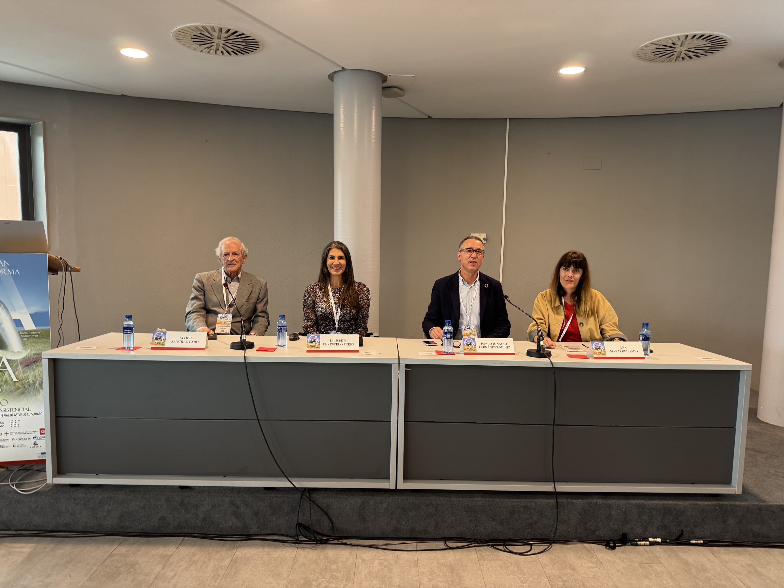 Mesa «Valores que innovan la ética asistencial» en el XLII Congreso SECA, en Gijón. De izquierda a derecha: Javier Sánchez Caro, Lilisbeth Perestelo-Pérez, Pablo Ignacio Fernández Muñiz y Ana Martí Delgado.